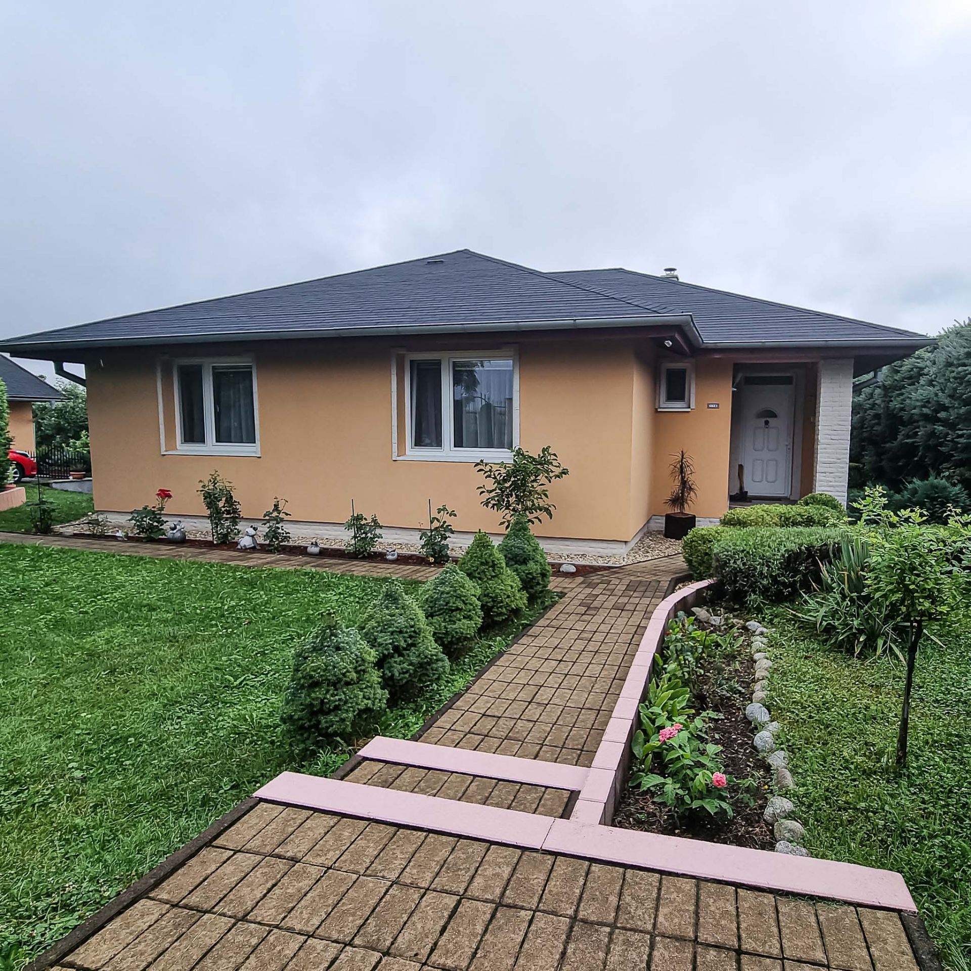 Rodinný dom 115 m2 zastavaná plocha + 953 m2 záhrada, Hodkovce, Košice - okolie