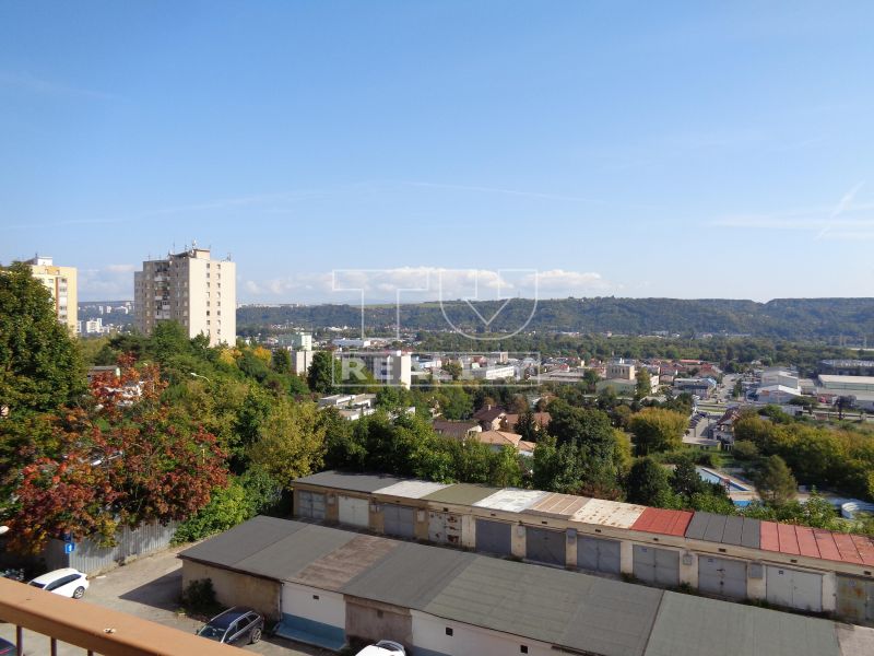 PREDANÉ 3 izbový byt 67 m2 s loggiou, sídl. Železníky