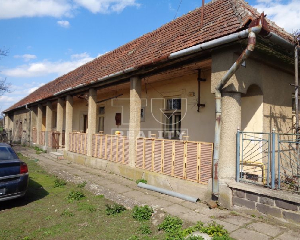 EXKLUZÍVNE na predaj v TUreality veľký rodinný dom, 270m2 zastavaná plocha, 750m2 pozemok Bohdanovce, Košice-okolie