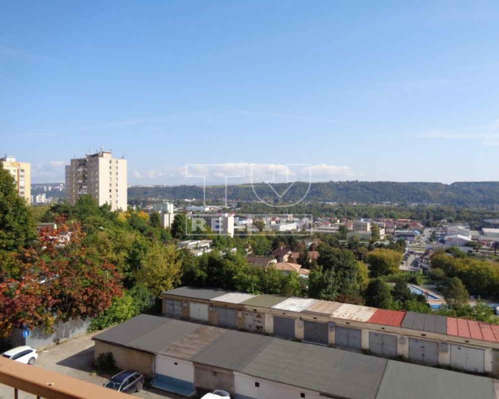 PREDANÉ 3 izbový byt 67 m2 s loggiou, sídl. Železníky